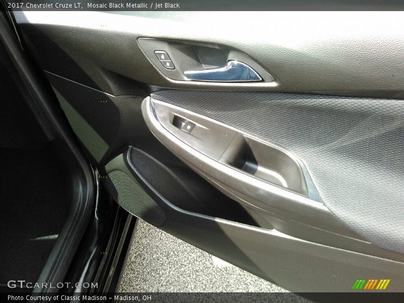Mosaic Black Metallic / Jet Black 2017 Chevrolet Cruze LT