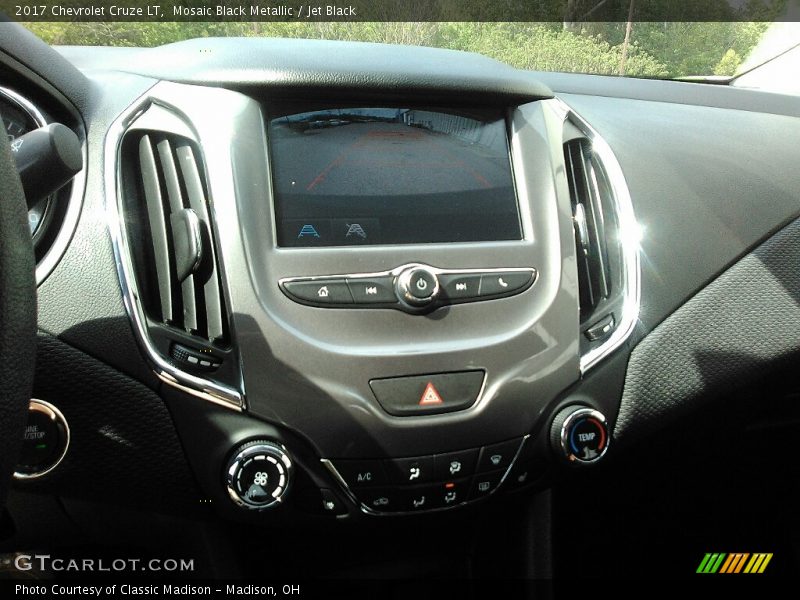 Mosaic Black Metallic / Jet Black 2017 Chevrolet Cruze LT
