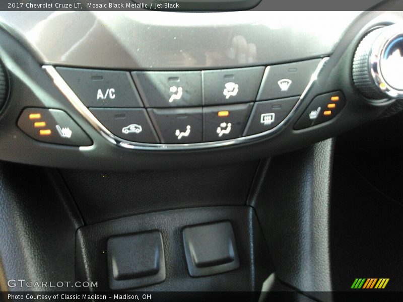 Mosaic Black Metallic / Jet Black 2017 Chevrolet Cruze LT