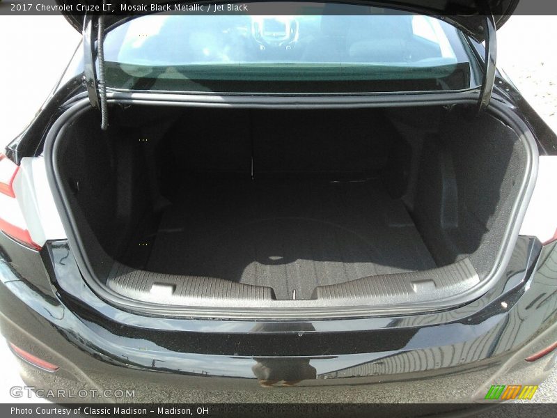 Mosaic Black Metallic / Jet Black 2017 Chevrolet Cruze LT