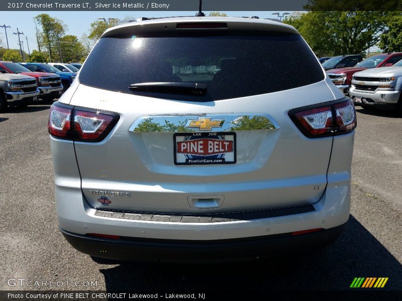 Silver Ice Metallic / Ebony 2017 Chevrolet Traverse LT