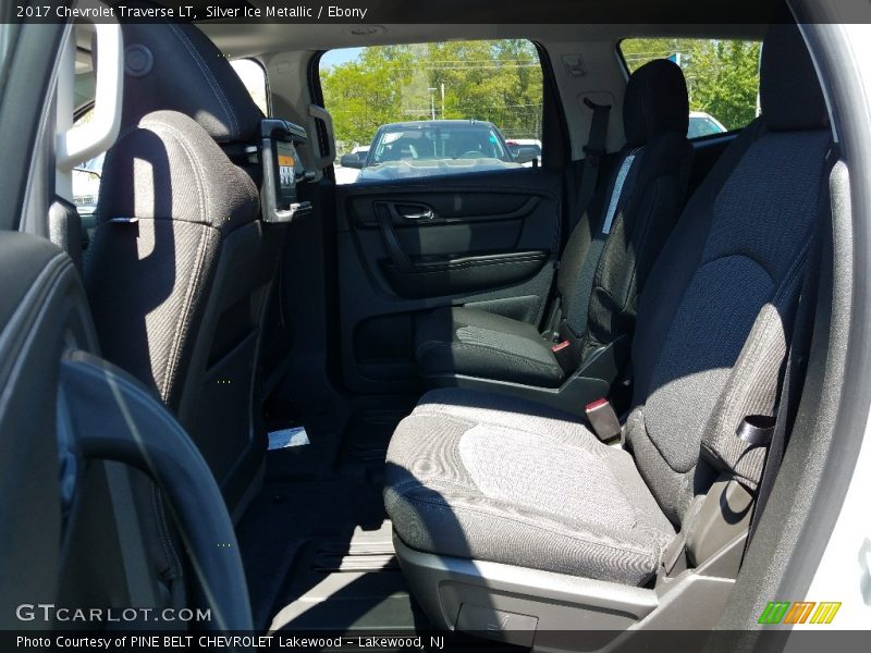Silver Ice Metallic / Ebony 2017 Chevrolet Traverse LT