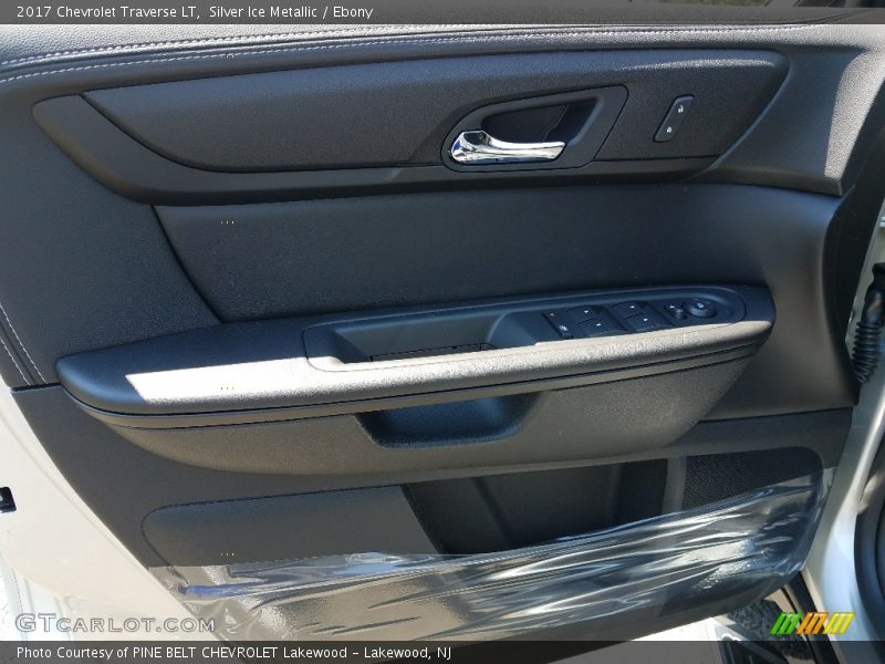 Silver Ice Metallic / Ebony 2017 Chevrolet Traverse LT