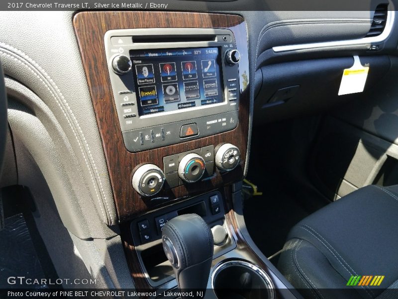 Silver Ice Metallic / Ebony 2017 Chevrolet Traverse LT