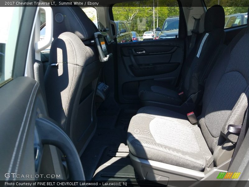 Summit White / Ebony 2017 Chevrolet Traverse LT
