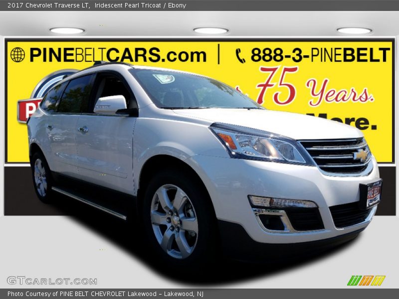 Iridescent Pearl Tricoat / Ebony 2017 Chevrolet Traverse LT