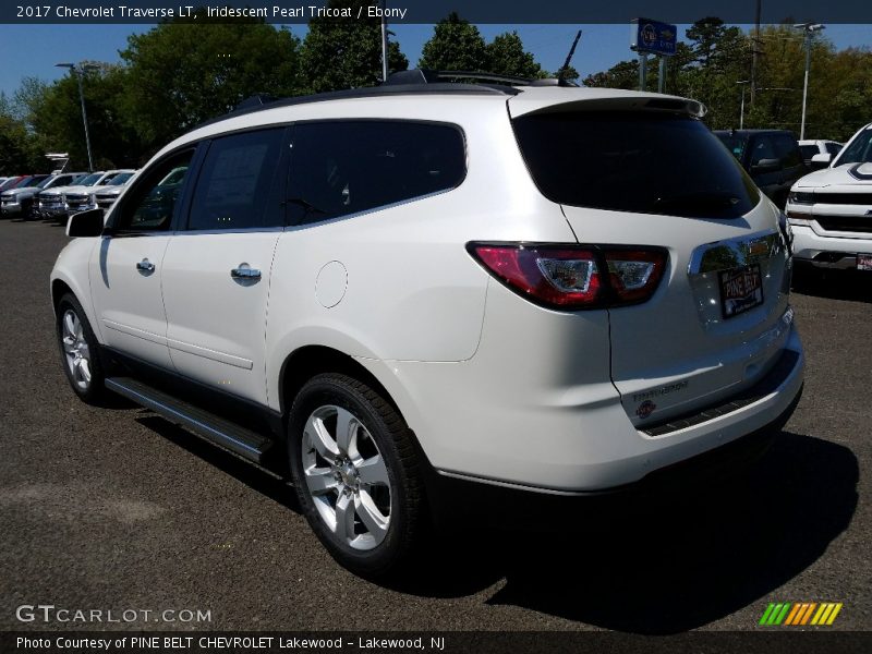Iridescent Pearl Tricoat / Ebony 2017 Chevrolet Traverse LT