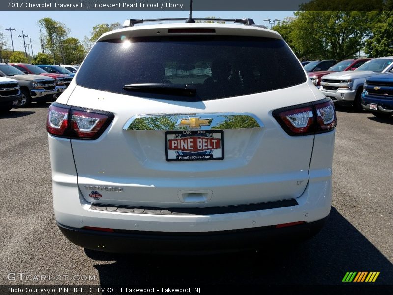 Iridescent Pearl Tricoat / Ebony 2017 Chevrolet Traverse LT