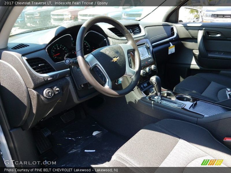 Iridescent Pearl Tricoat / Ebony 2017 Chevrolet Traverse LT