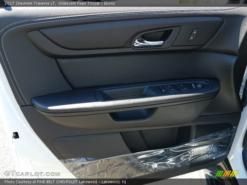 Iridescent Pearl Tricoat / Ebony 2017 Chevrolet Traverse LT