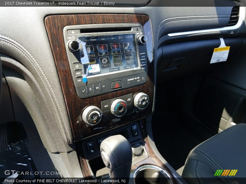 Iridescent Pearl Tricoat / Ebony 2017 Chevrolet Traverse LT