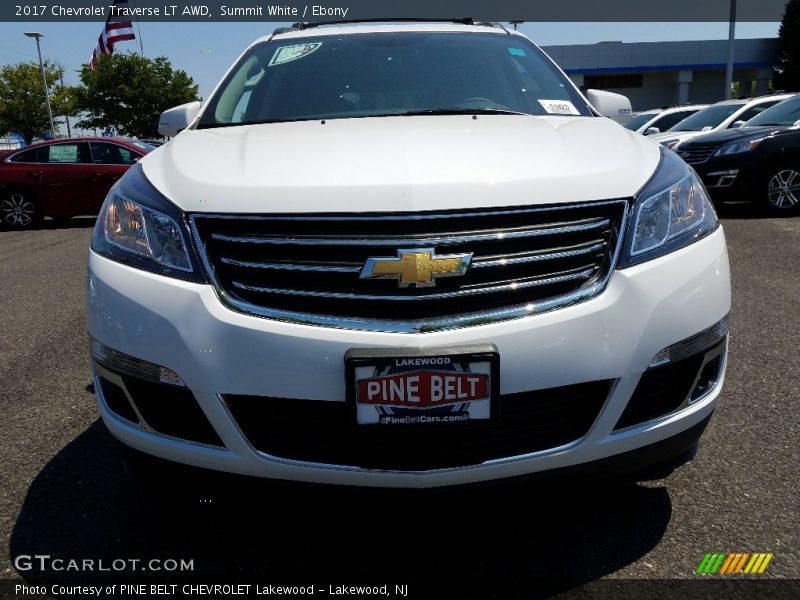 Summit White / Ebony 2017 Chevrolet Traverse LT AWD