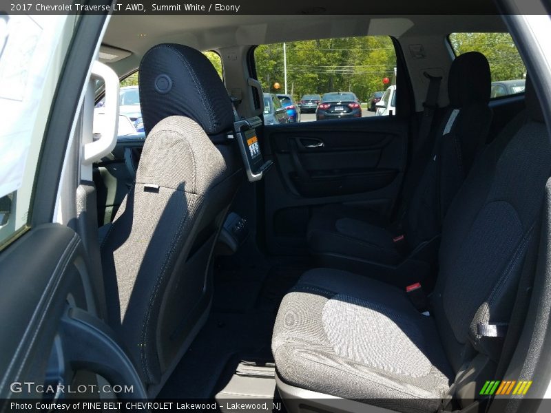 Summit White / Ebony 2017 Chevrolet Traverse LT AWD