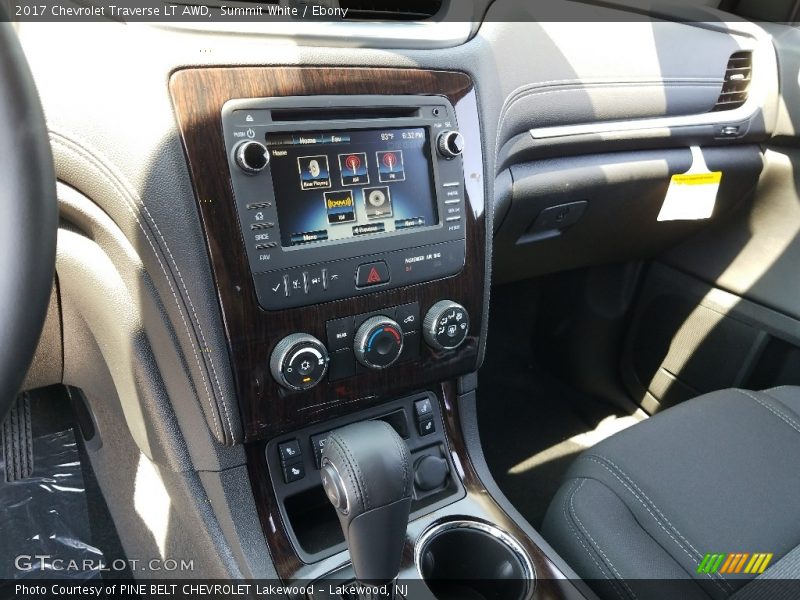 Summit White / Ebony 2017 Chevrolet Traverse LT AWD