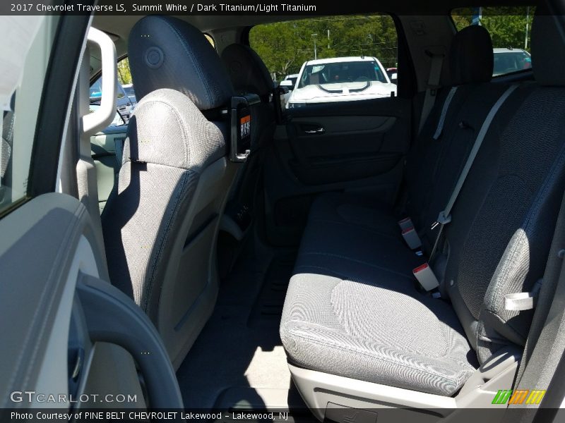 Summit White / Dark Titanium/Light Titanium 2017 Chevrolet Traverse LS