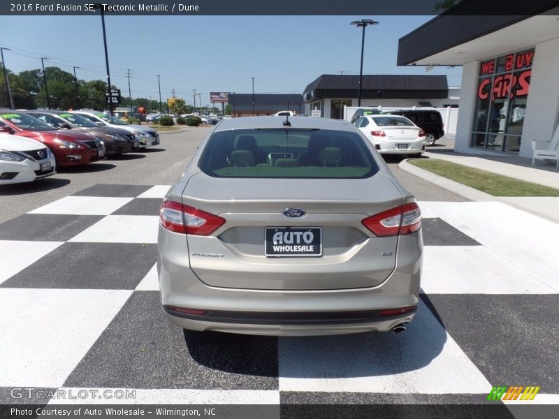 Tectonic Metallic / Dune 2016 Ford Fusion SE
