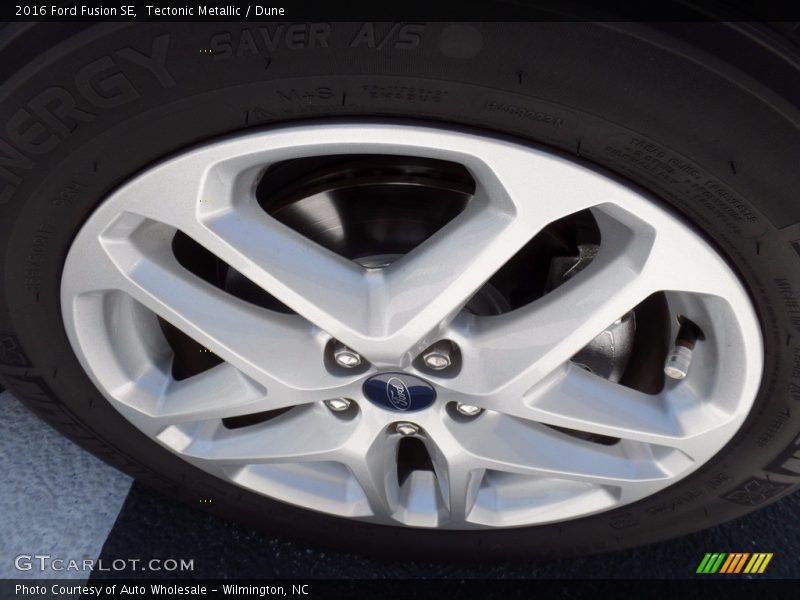 Tectonic Metallic / Dune 2016 Ford Fusion SE