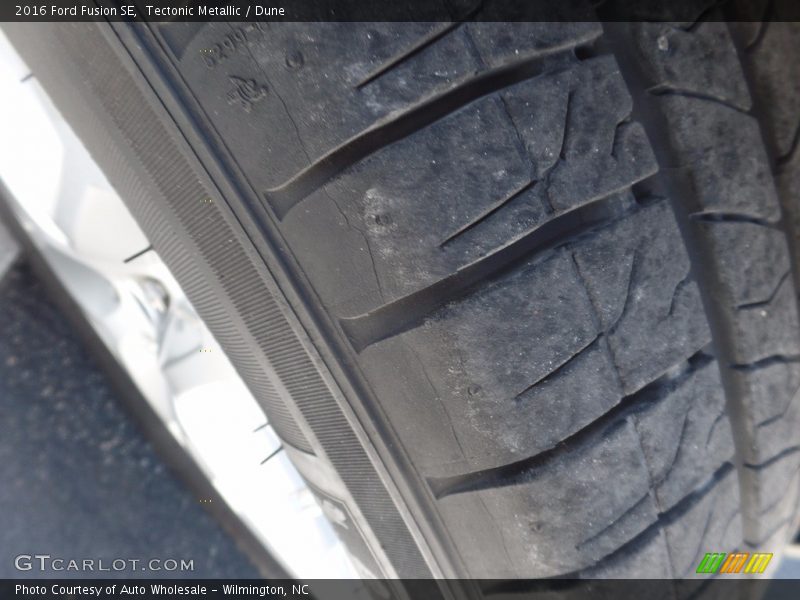 Tectonic Metallic / Dune 2016 Ford Fusion SE
