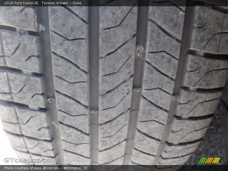 Tectonic Metallic / Dune 2016 Ford Fusion SE