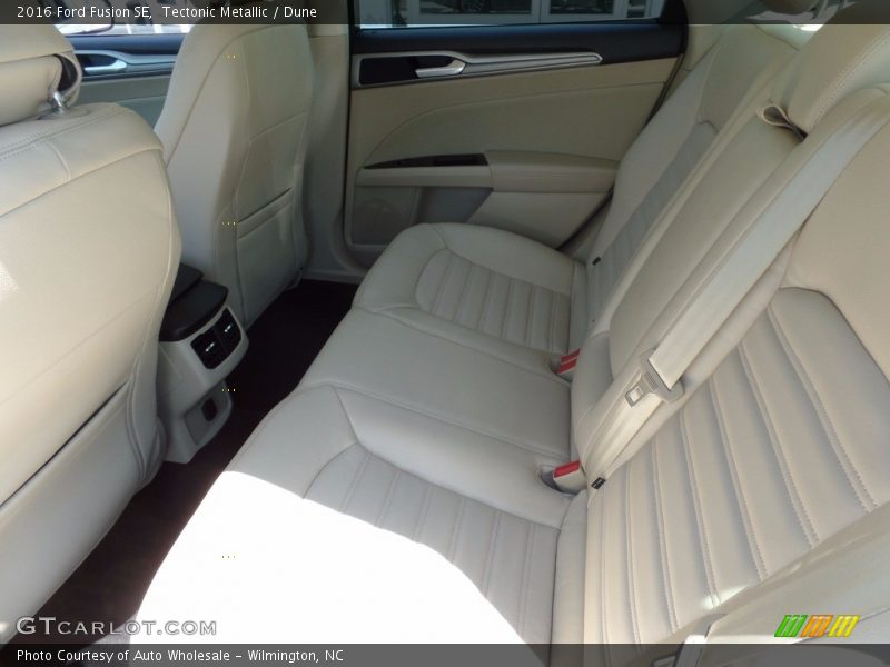 Tectonic Metallic / Dune 2016 Ford Fusion SE