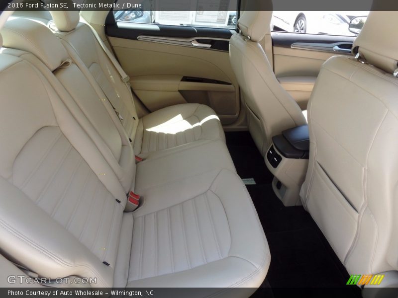 Tectonic Metallic / Dune 2016 Ford Fusion SE