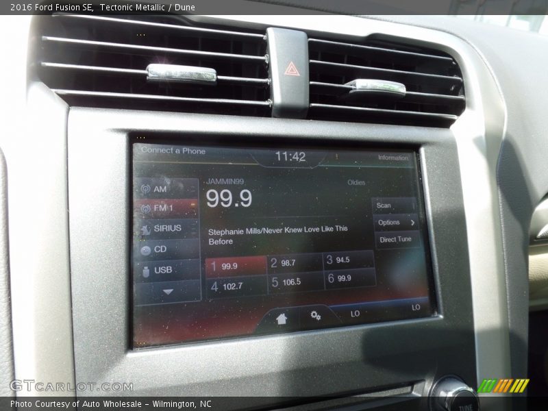 Tectonic Metallic / Dune 2016 Ford Fusion SE