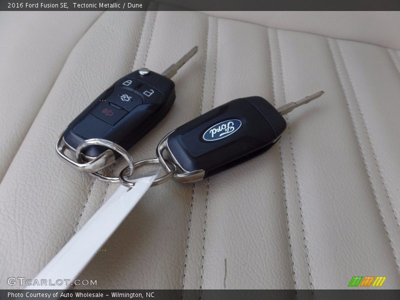 Tectonic Metallic / Dune 2016 Ford Fusion SE