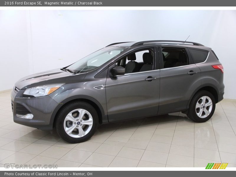 Magnetic Metallic / Charcoal Black 2016 Ford Escape SE