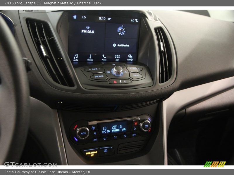 Magnetic Metallic / Charcoal Black 2016 Ford Escape SE
