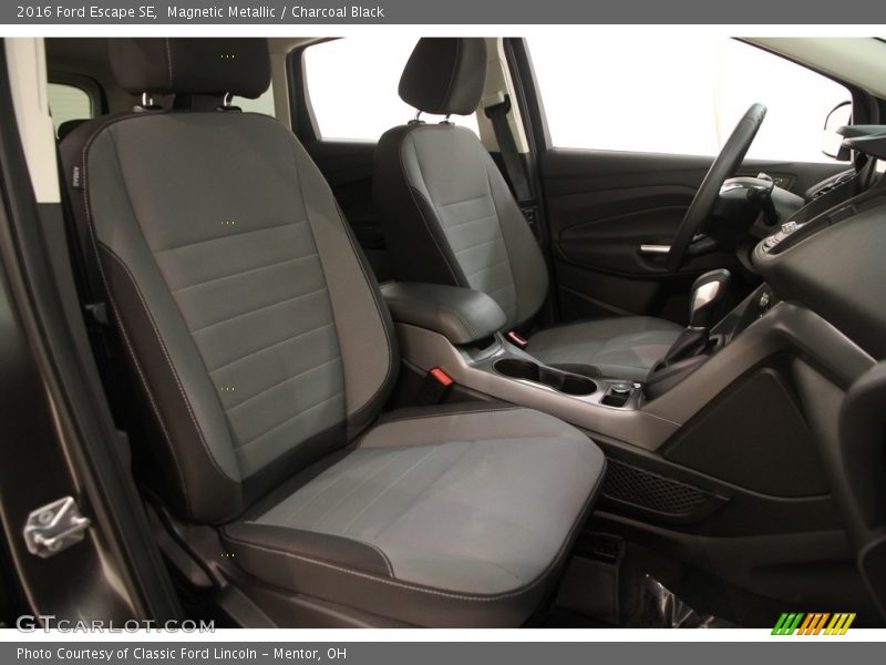 Magnetic Metallic / Charcoal Black 2016 Ford Escape SE