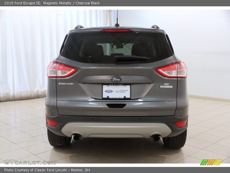 Magnetic Metallic / Charcoal Black 2016 Ford Escape SE