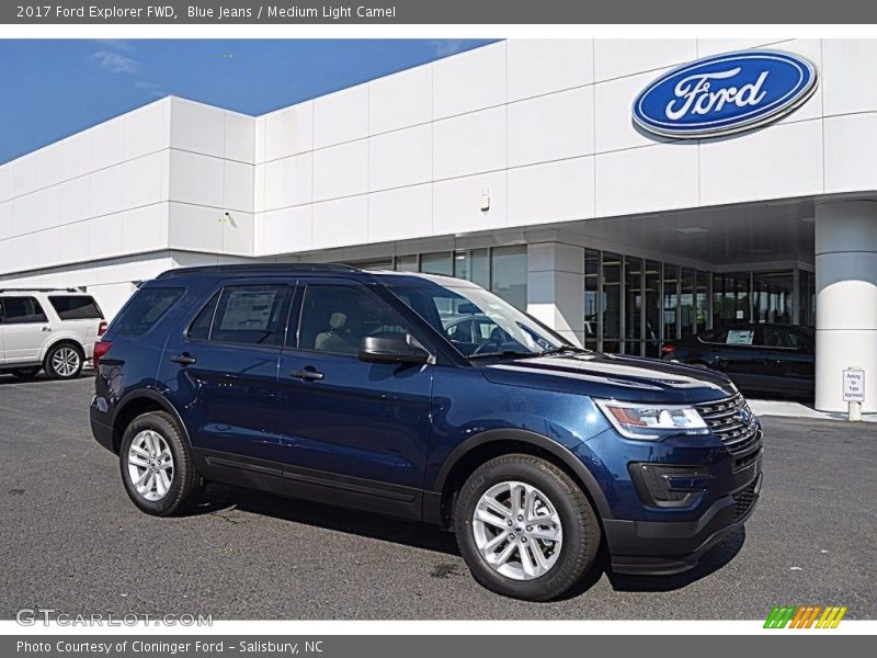 Front 3/4 View of 2017 Explorer FWD