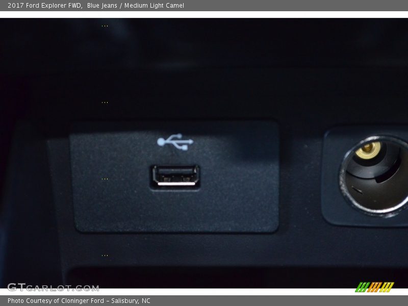 Blue Jeans / Medium Light Camel 2017 Ford Explorer FWD