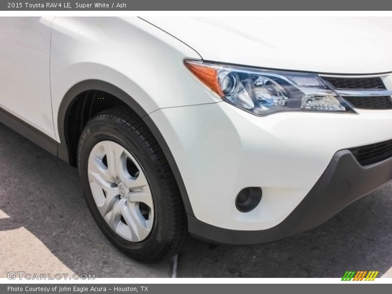 Super White / Ash 2015 Toyota RAV4 LE