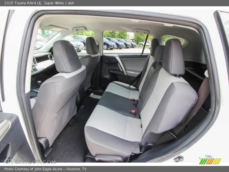 Super White / Ash 2015 Toyota RAV4 LE