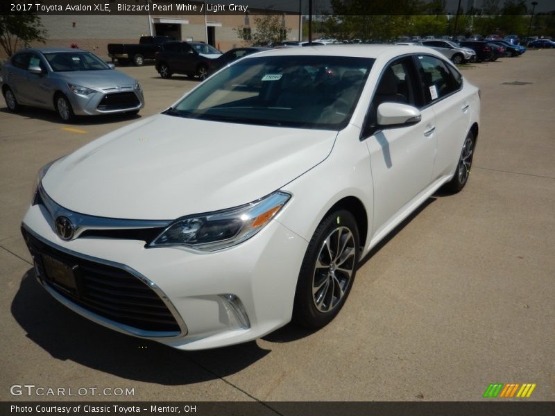 Blizzard Pearl White / Light Gray 2017 Toyota Avalon XLE