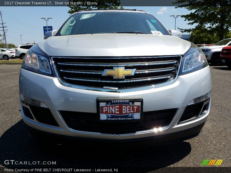 Silver Ice Metallic / Ebony 2017 Chevrolet Traverse LT