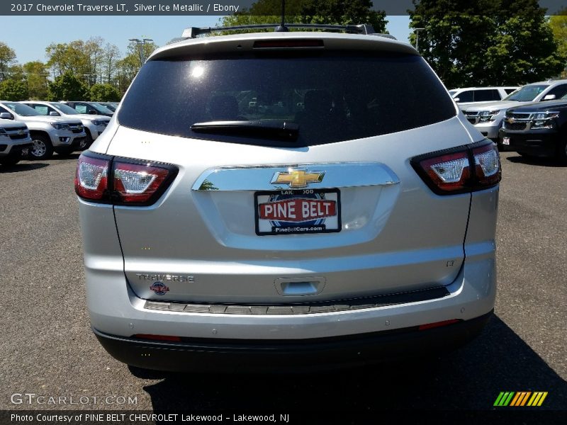 Silver Ice Metallic / Ebony 2017 Chevrolet Traverse LT