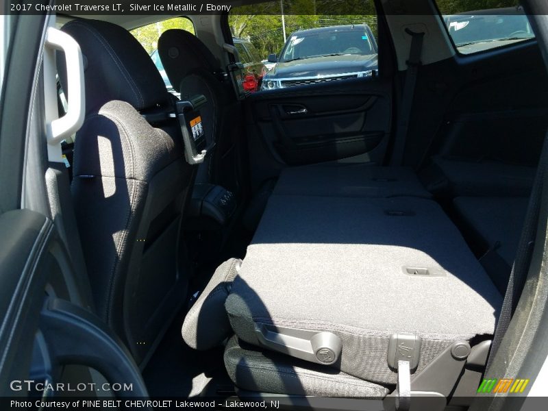 Silver Ice Metallic / Ebony 2017 Chevrolet Traverse LT