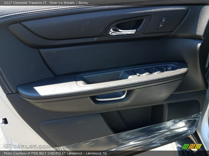 Silver Ice Metallic / Ebony 2017 Chevrolet Traverse LT