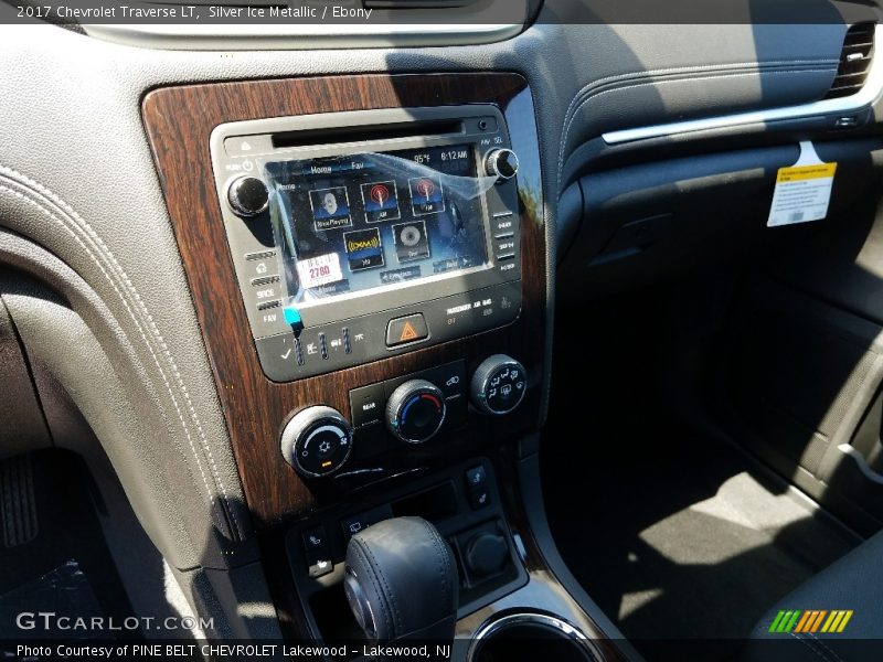 Silver Ice Metallic / Ebony 2017 Chevrolet Traverse LT