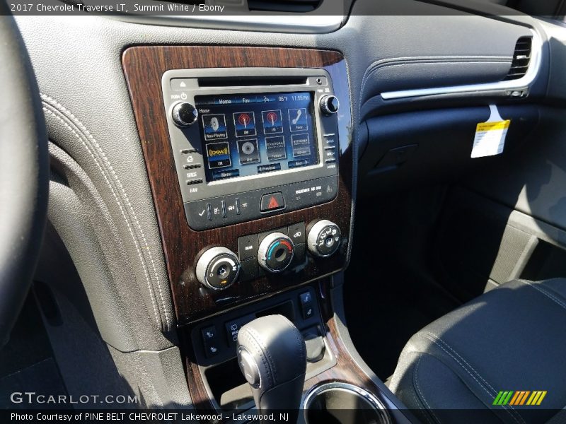 Summit White / Ebony 2017 Chevrolet Traverse LT