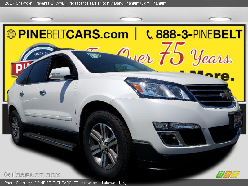 Iridescent Pearl Tricoat / Dark Titanium/Light Titanium 2017 Chevrolet Traverse LT AWD