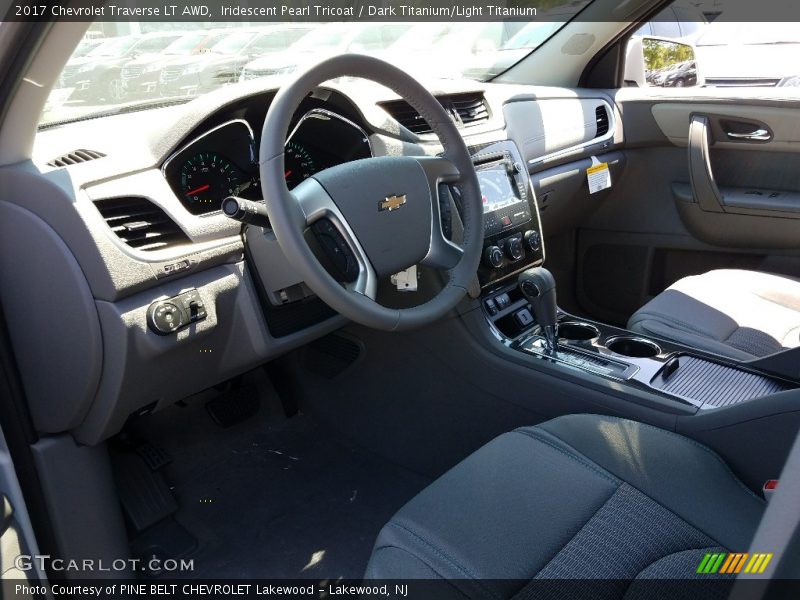 Iridescent Pearl Tricoat / Dark Titanium/Light Titanium 2017 Chevrolet Traverse LT AWD