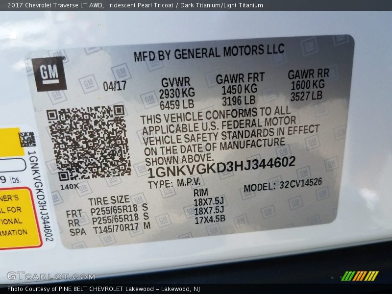 Iridescent Pearl Tricoat / Dark Titanium/Light Titanium 2017 Chevrolet Traverse LT AWD