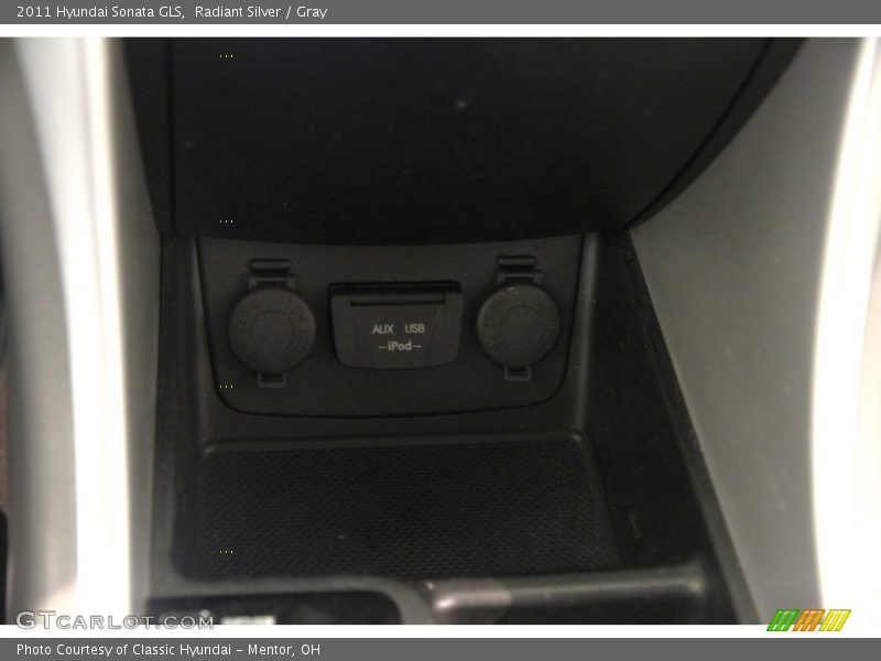 Radiant Silver / Gray 2011 Hyundai Sonata GLS