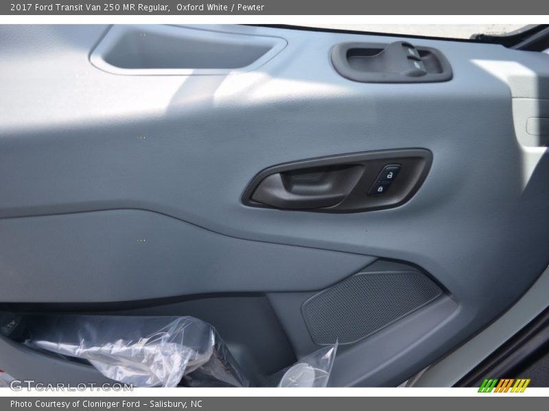 Oxford White / Pewter 2017 Ford Transit Van 250 MR Regular