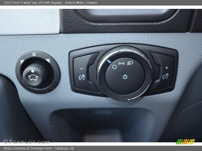 Oxford White / Pewter 2017 Ford Transit Van 250 MR Regular