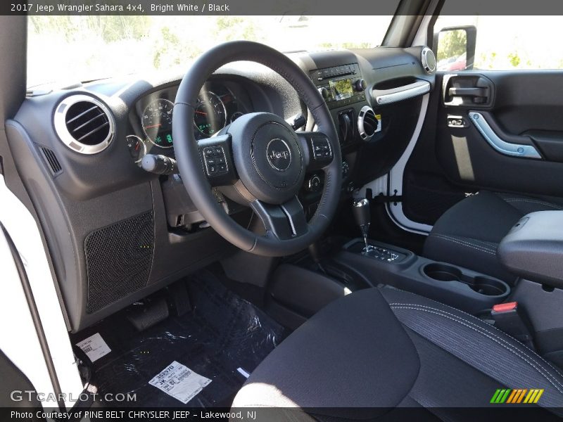 Bright White / Black 2017 Jeep Wrangler Sahara 4x4