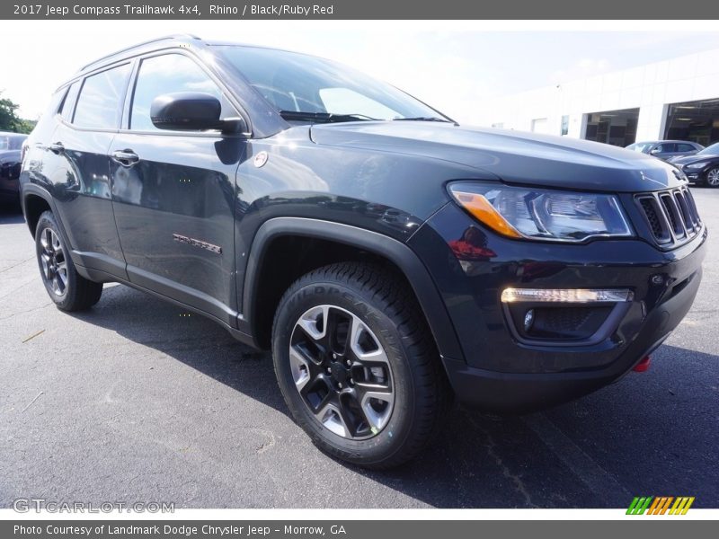 Front 3/4 View of 2017 Compass Trailhawk 4x4